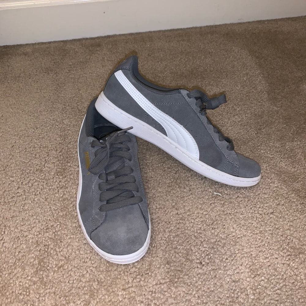 Soft Foam Grey Suede Pumas